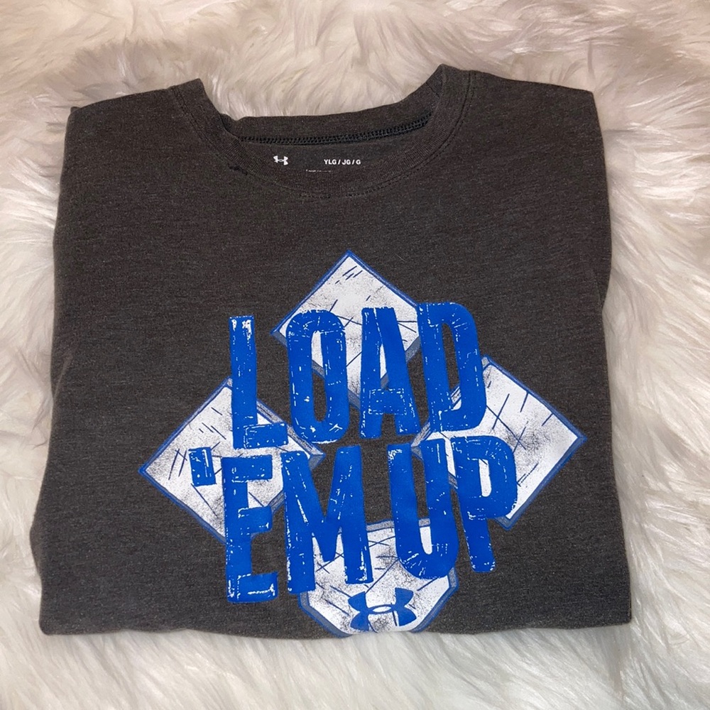 ⚡️4 items for $20⚡️ 
Under Armour Tee